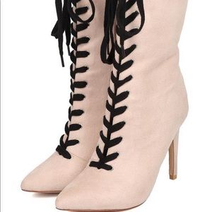 LACE UP POINTED TOE BOOTS